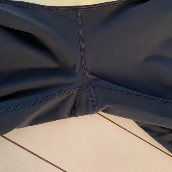 Lululemon // Capri Size 10 - Picture 12 of 16